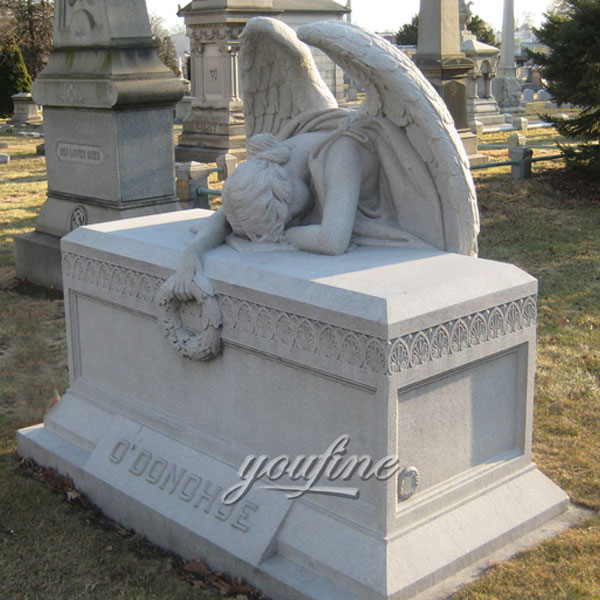 Памятник с ангелом плачущим
