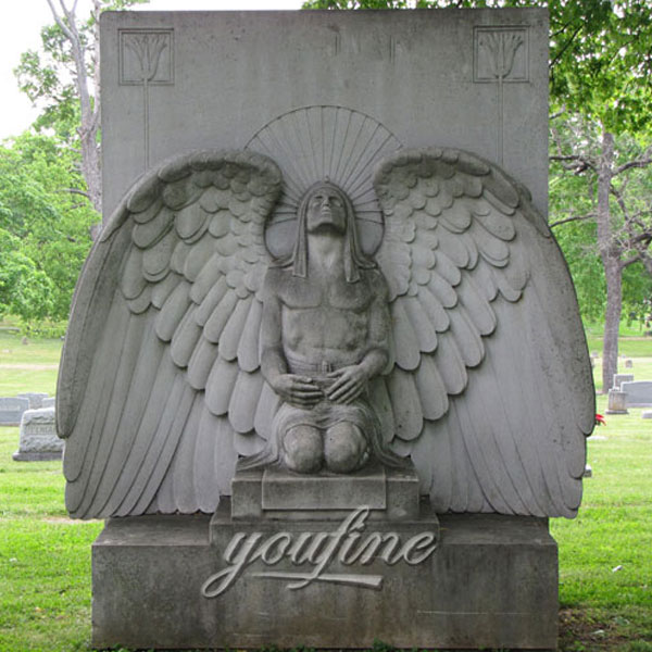 Скульптура ангела молится из гранита