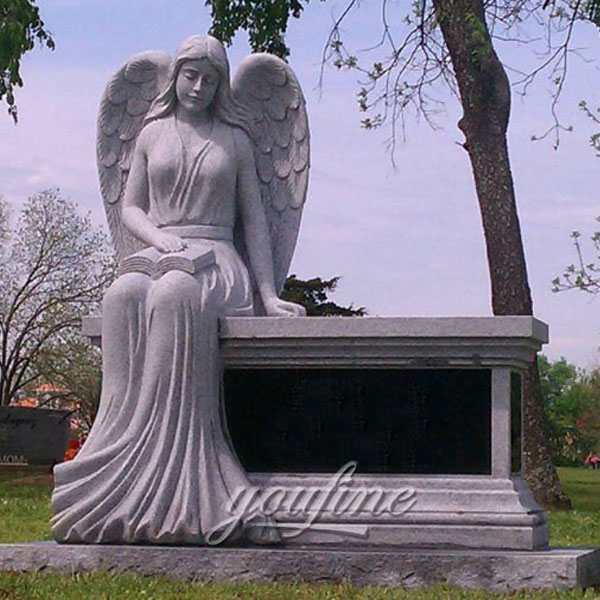 Фигурка ангела на кладбище